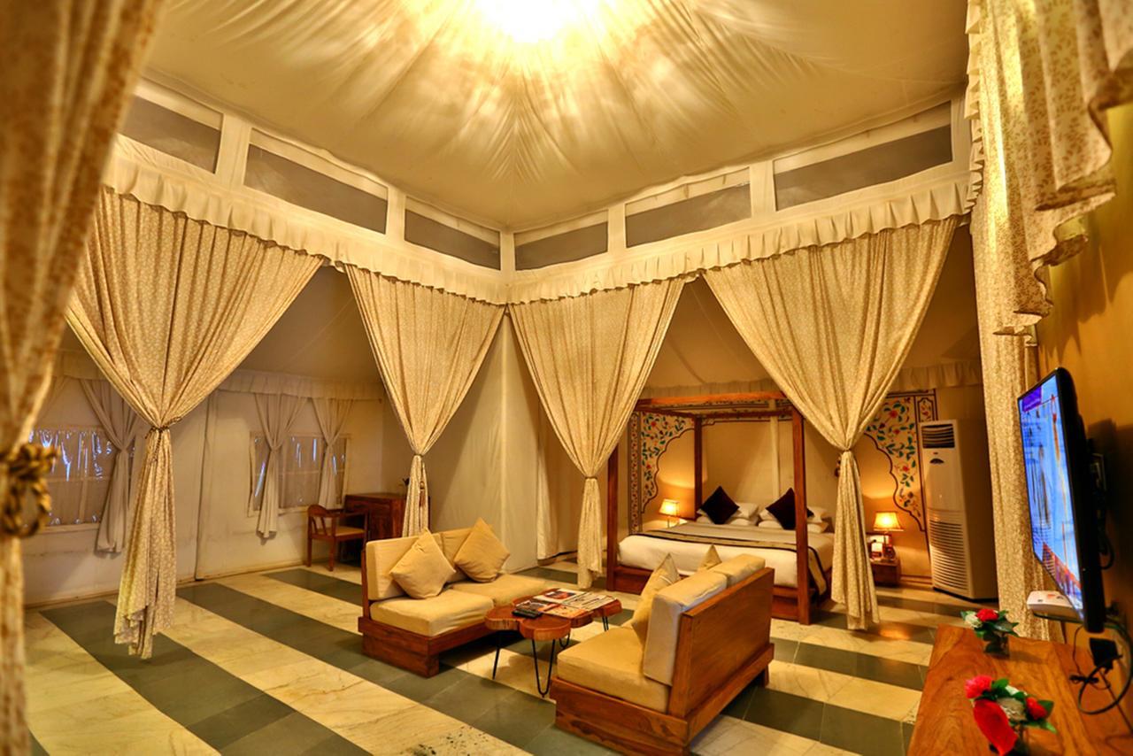 Regenta Resort Vanya Mahal Ranthambore ซาวาย มาโดปูร์ ภายนอก รูปภาพ