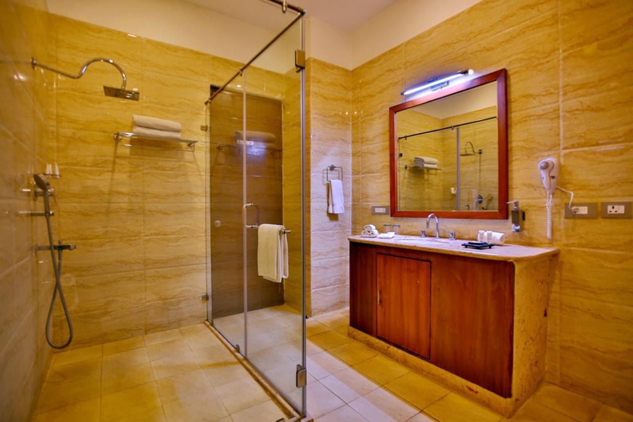 Regenta Resort Vanya Mahal Ranthambore ซาวาย มาโดปูร์ ภายนอก รูปภาพ