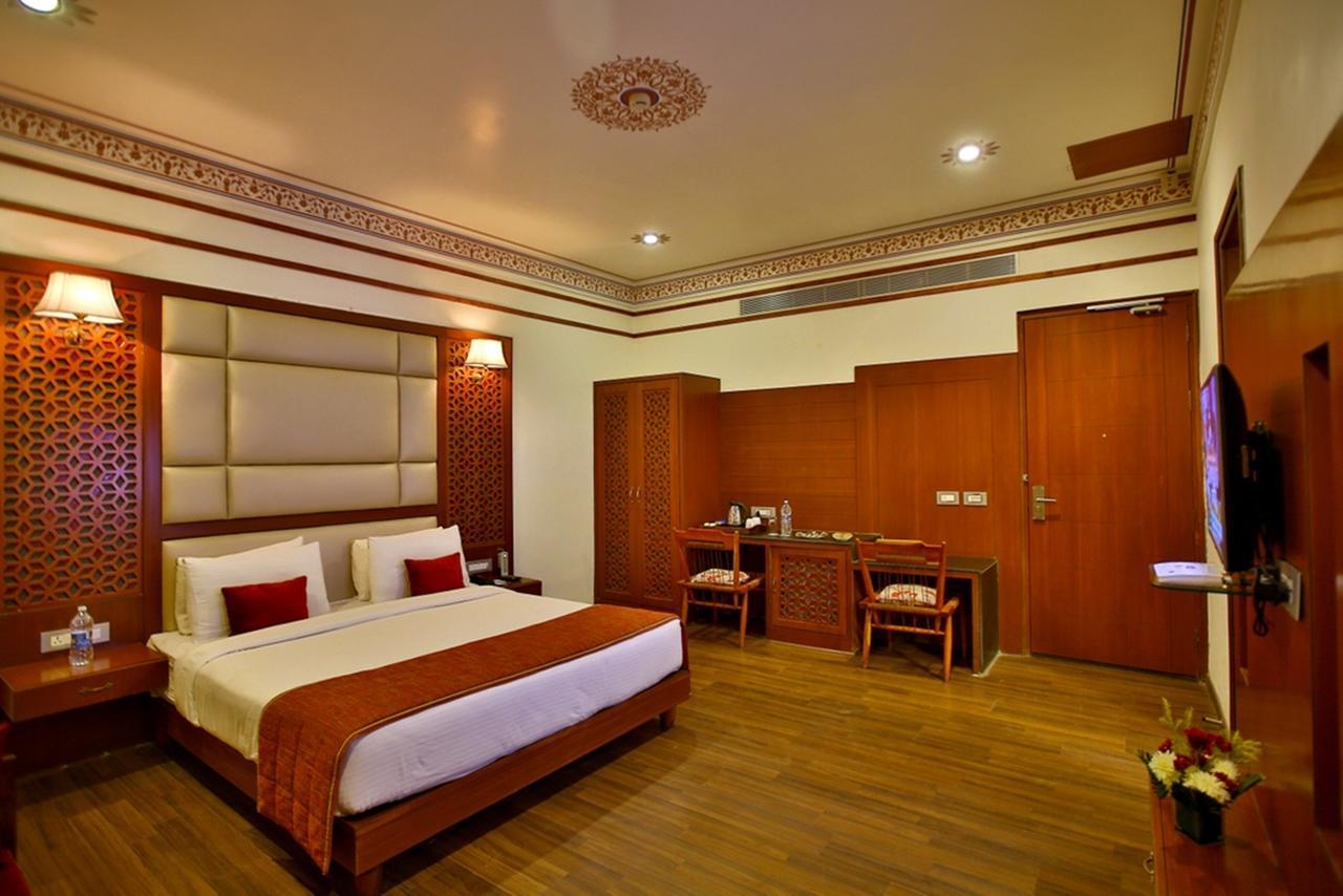 Regenta Resort Vanya Mahal Ranthambore ซาวาย มาโดปูร์ ภายนอก รูปภาพ