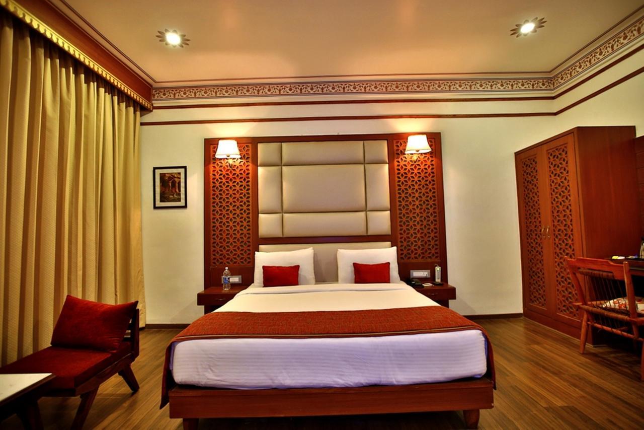 Regenta Resort Vanya Mahal Ranthambore ซาวาย มาโดปูร์ ภายนอก รูปภาพ