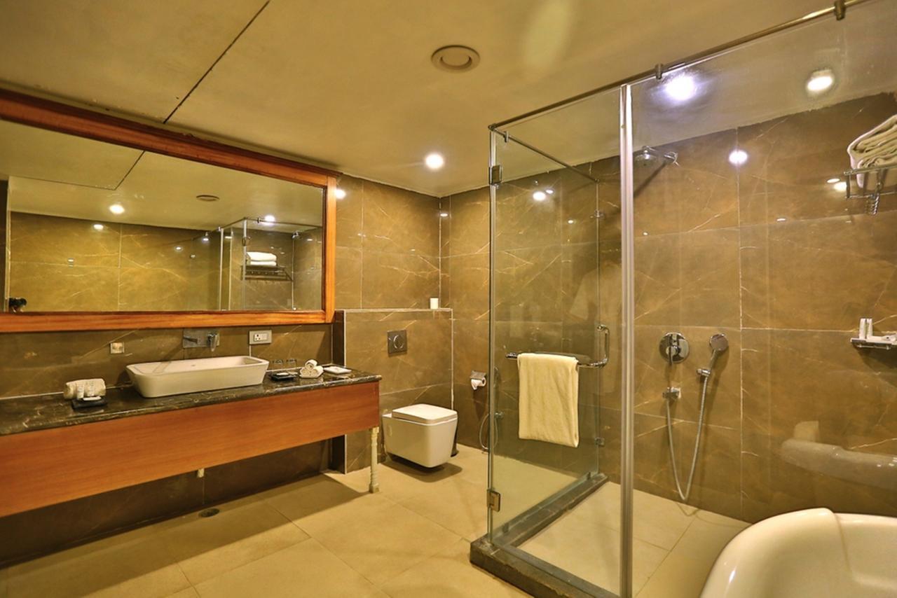 Regenta Resort Vanya Mahal Ranthambore ซาวาย มาโดปูร์ ภายนอก รูปภาพ