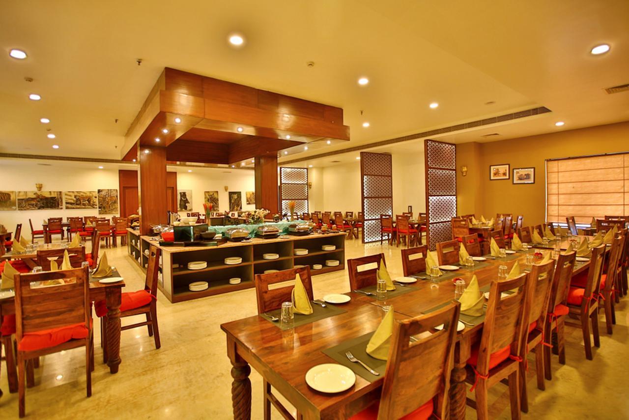 Regenta Resort Vanya Mahal Ranthambore ซาวาย มาโดปูร์ ภายนอก รูปภาพ