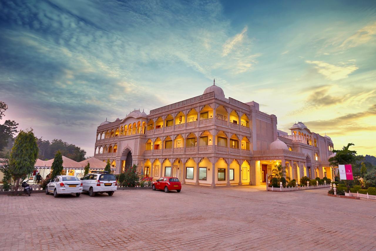 Regenta Resort Vanya Mahal Ranthambore ซาวาย มาโดปูร์ ภายนอก รูปภาพ