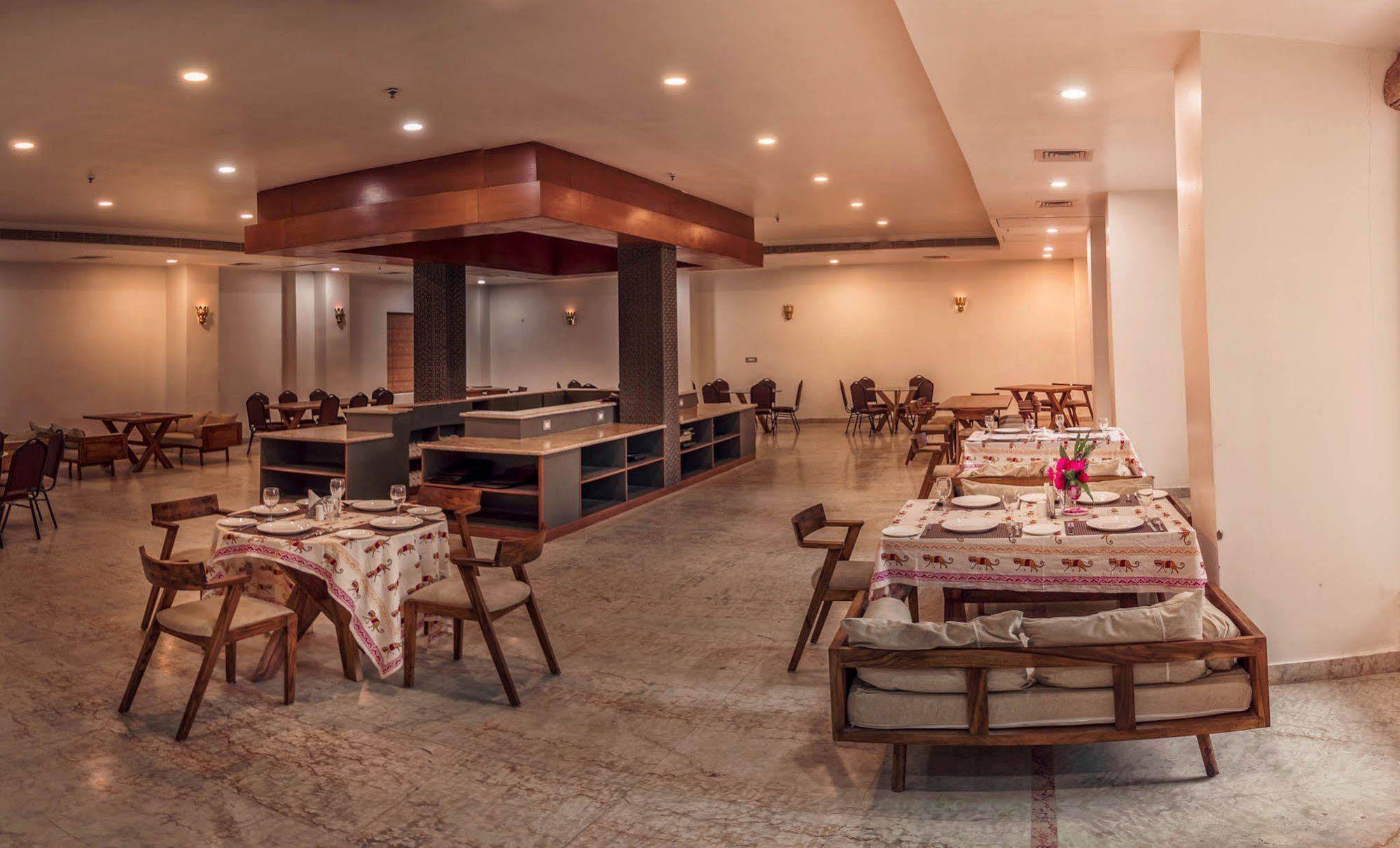 Regenta Resort Vanya Mahal Ranthambore ซาวาย มาโดปูร์ ภายนอก รูปภาพ