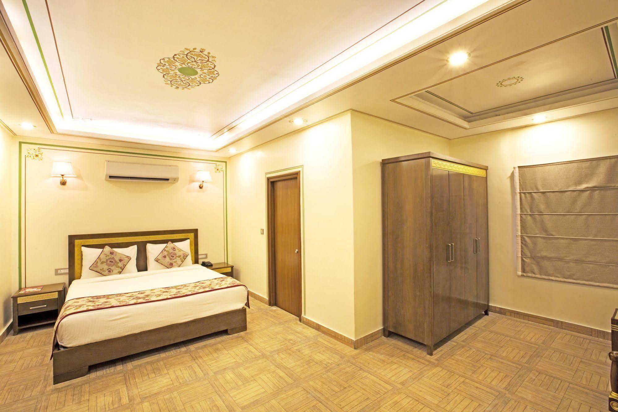 Regenta Resort Vanya Mahal Ranthambore ซาวาย มาโดปูร์ ภายนอก รูปภาพ