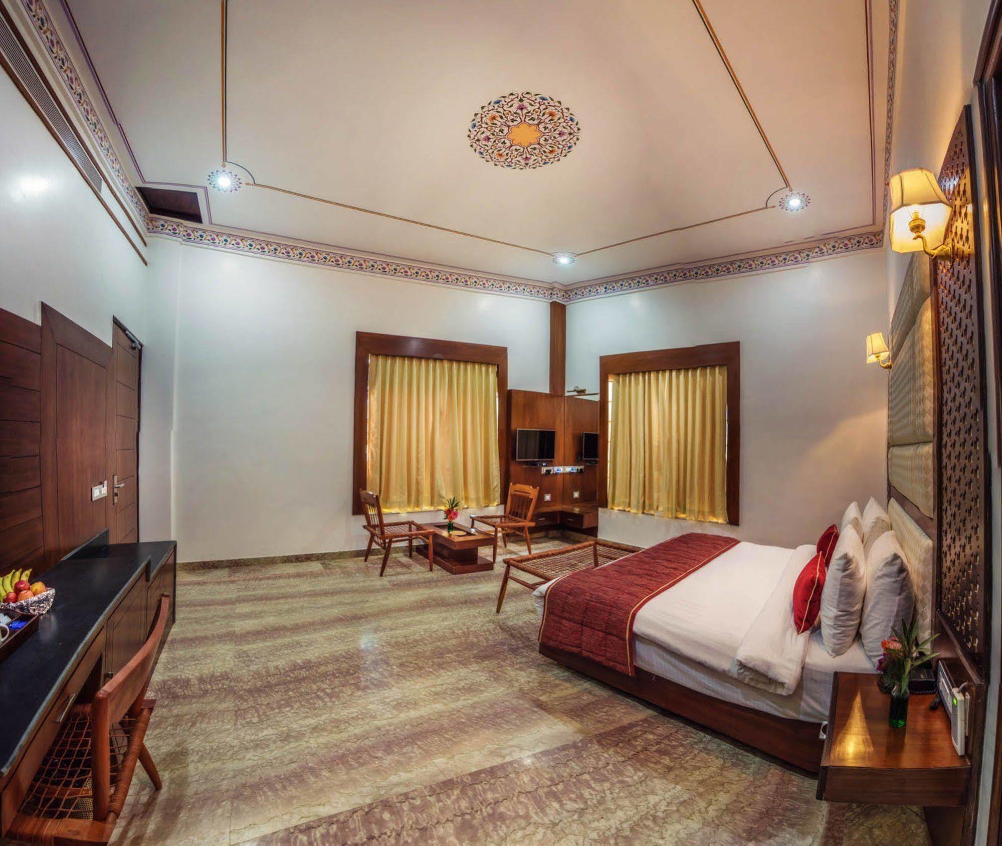 Regenta Resort Vanya Mahal Ranthambore ซาวาย มาโดปูร์ ภายนอก รูปภาพ