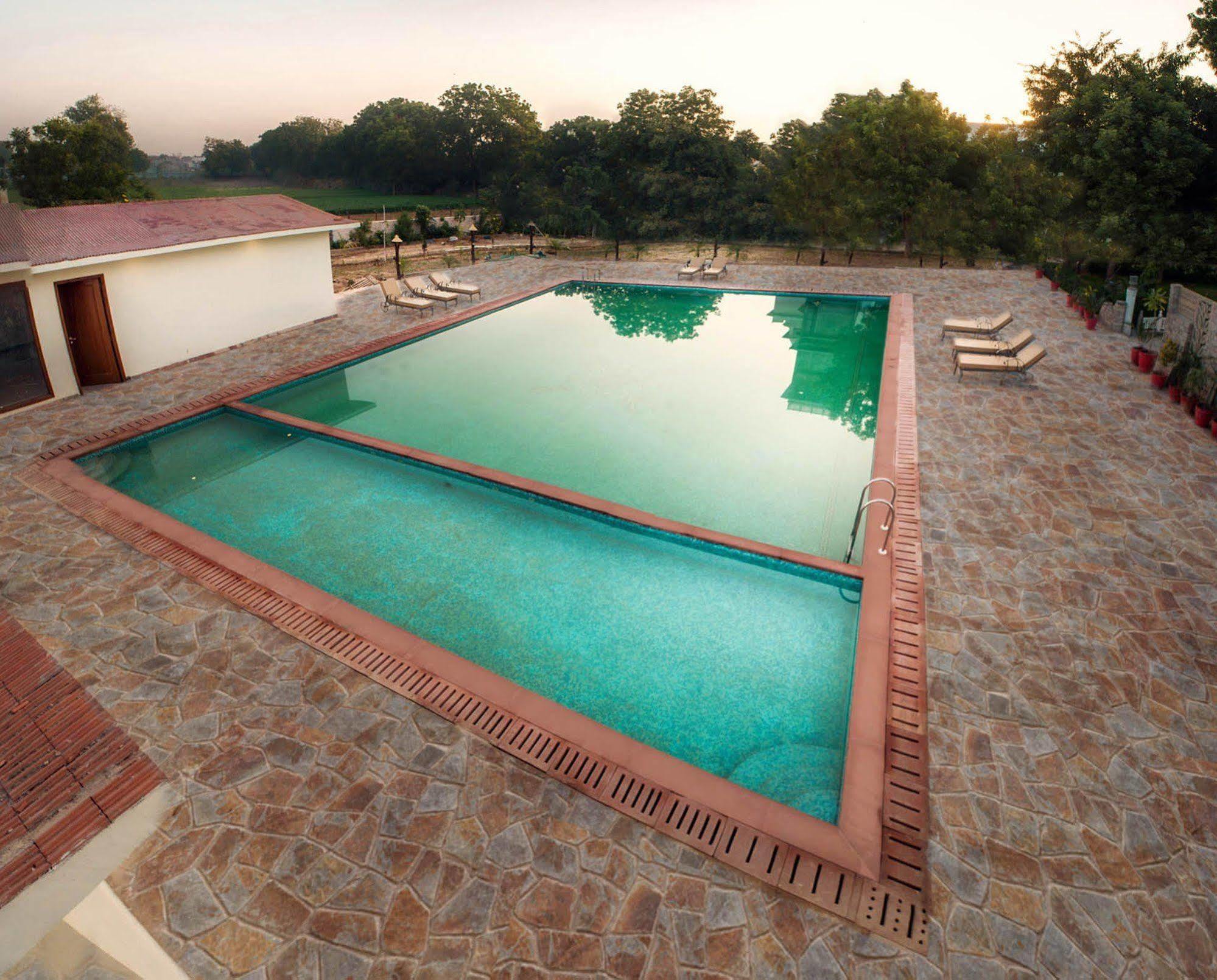 Regenta Resort Vanya Mahal Ranthambore ซาวาย มาโดปูร์ ภายนอก รูปภาพ
