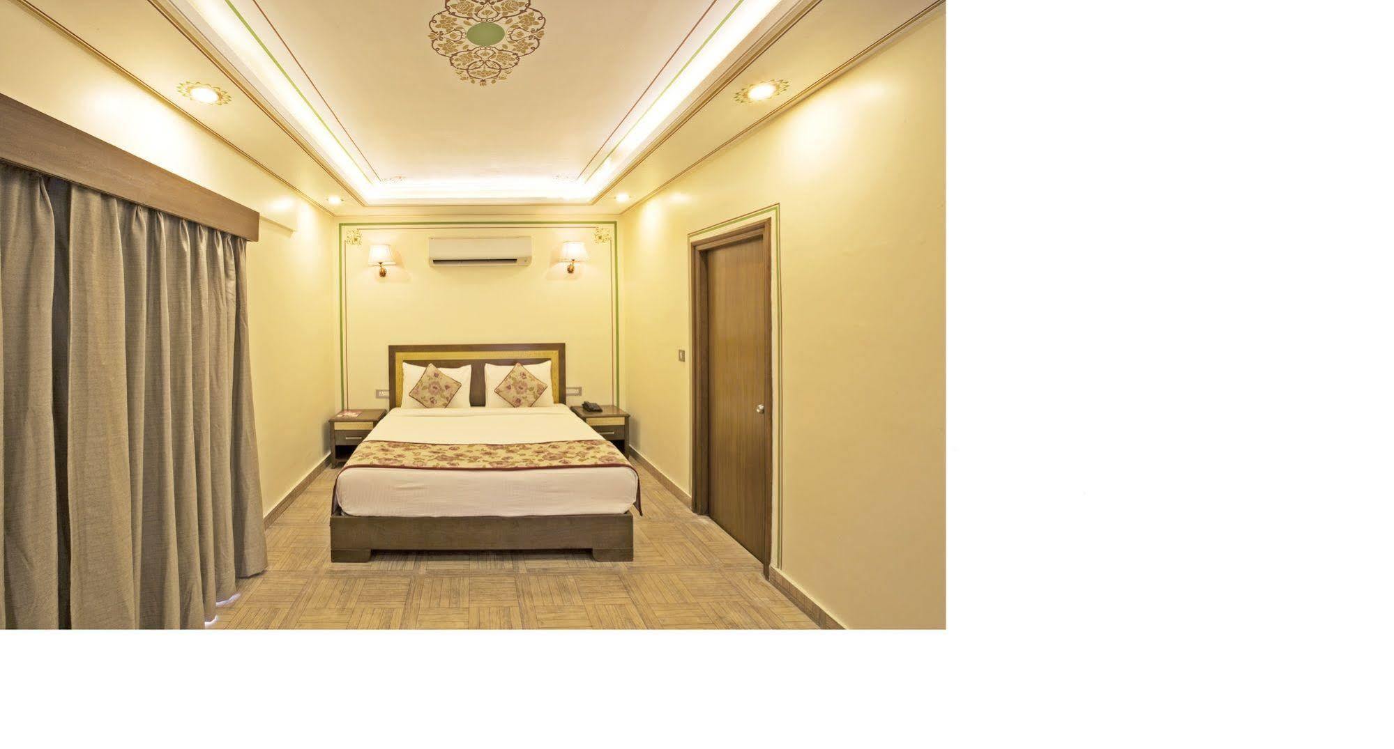 Regenta Resort Vanya Mahal Ranthambore ซาวาย มาโดปูร์ ภายนอก รูปภาพ