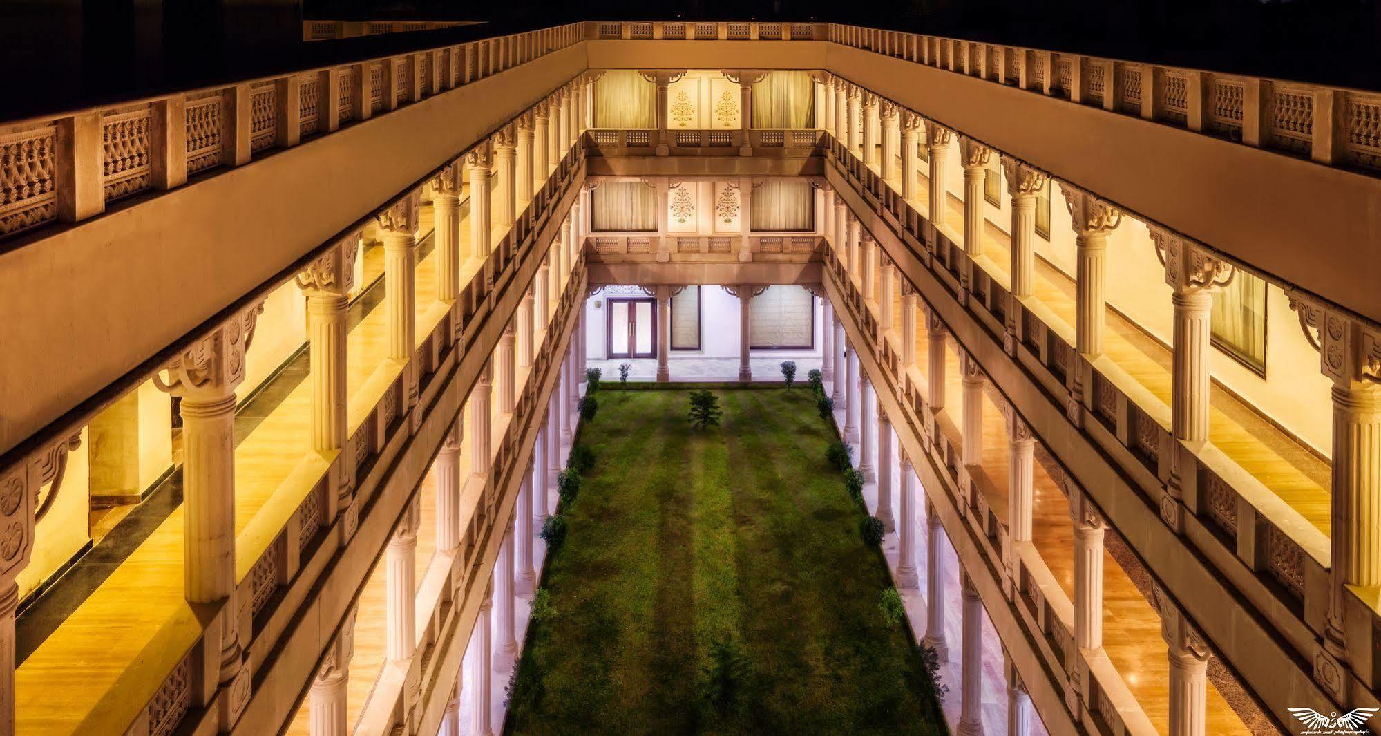 Regenta Resort Vanya Mahal Ranthambore ซาวาย มาโดปูร์ ภายนอก รูปภาพ